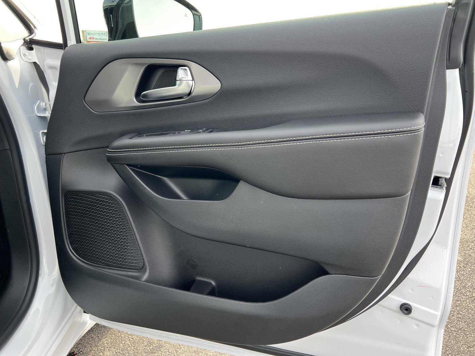 New 2026 Chrysler Voyager LX image 13