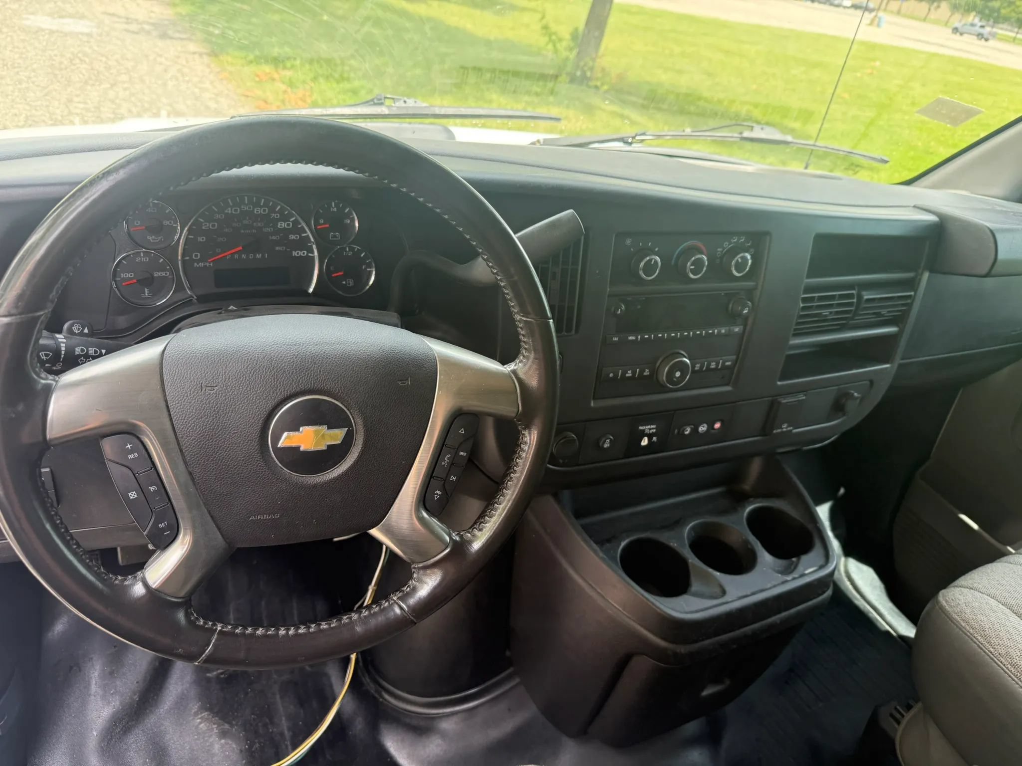 Used 2017 Chevrolet Express 3500 RWD image 6