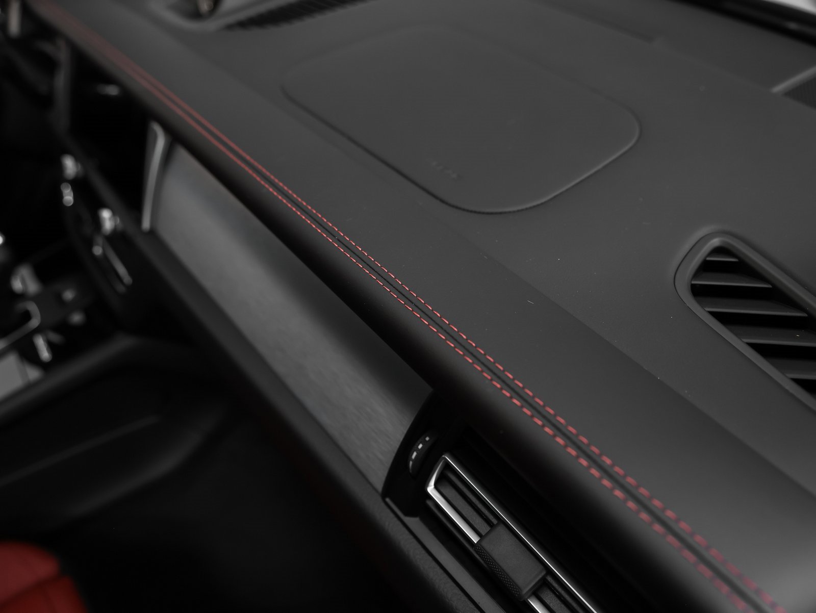 Used 2025 Porsche Macan image 23