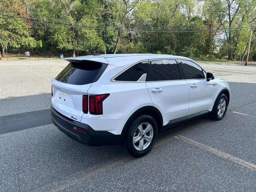 Used 2023 Kia Sorento LX image 8