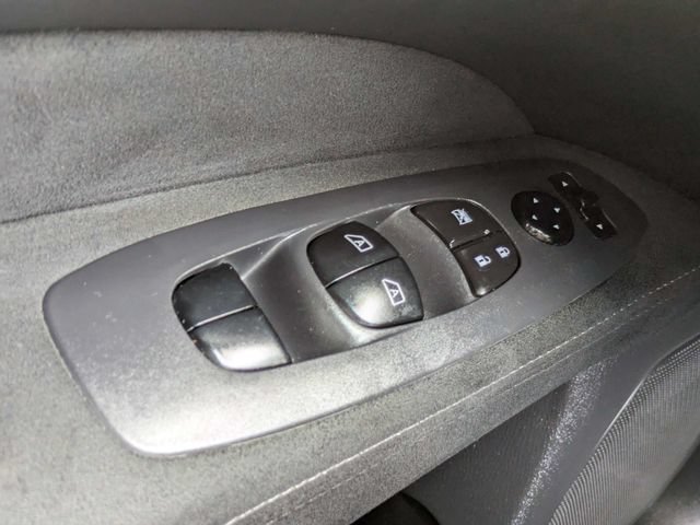Used 2016 Nissan Pathfinder SV FWD image 22