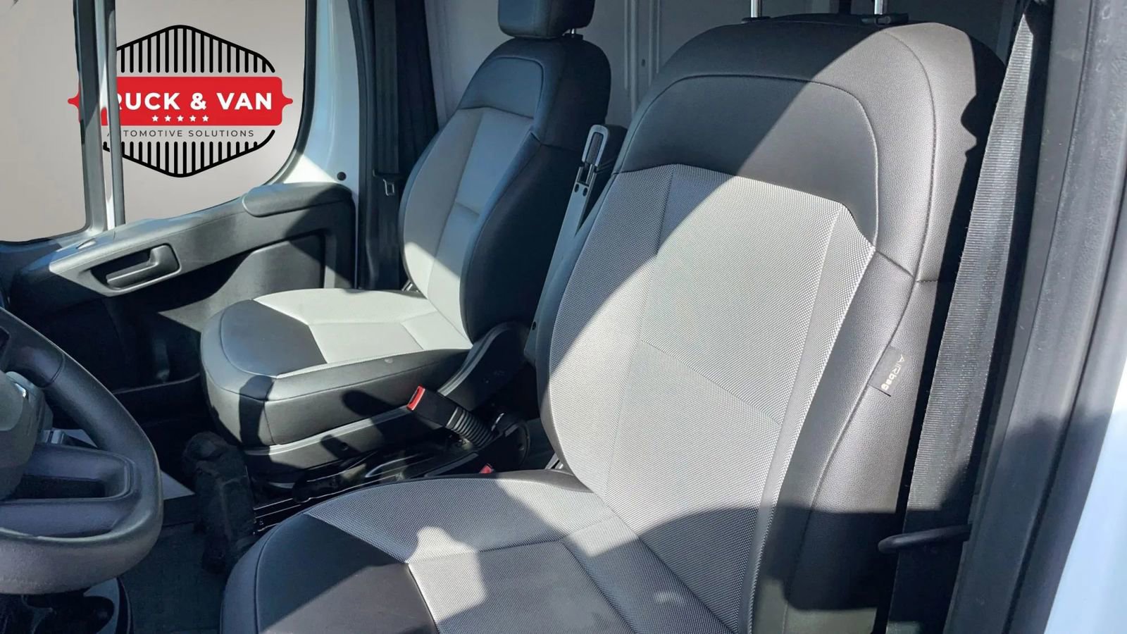 Used 2025 RAM ProMaster 2500 w/ Convenience Group FWD image 26