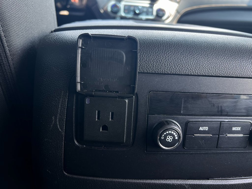 Used 2017 GMC Yukon SLE w/ SLE Value Package image 22