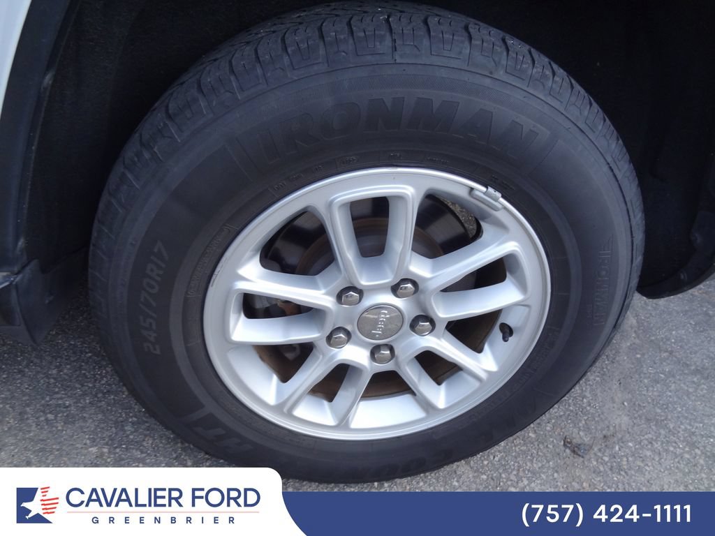 Used 2019 Jeep Grand Cherokee Laredo RWD image 13