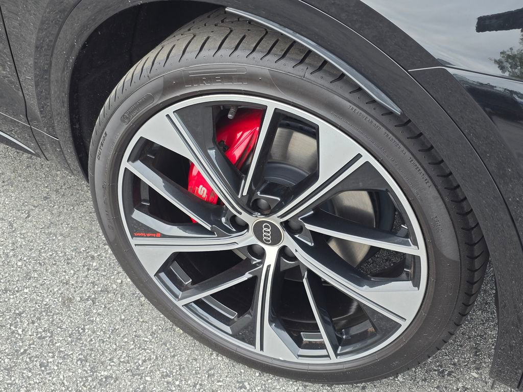 Used 2024 Audi SQ5 Prestige w/ Prestige Package image 9