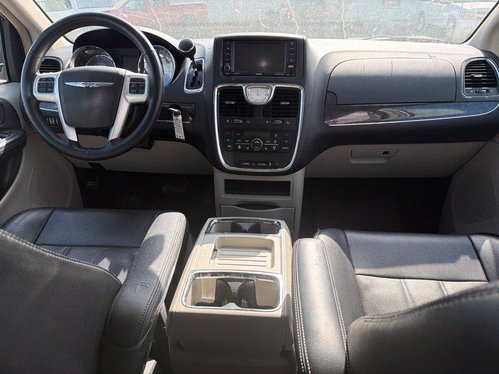 Used 2015 Chrysler Town & Country Touring-L w/ Driver Convenience Group FWD image 15