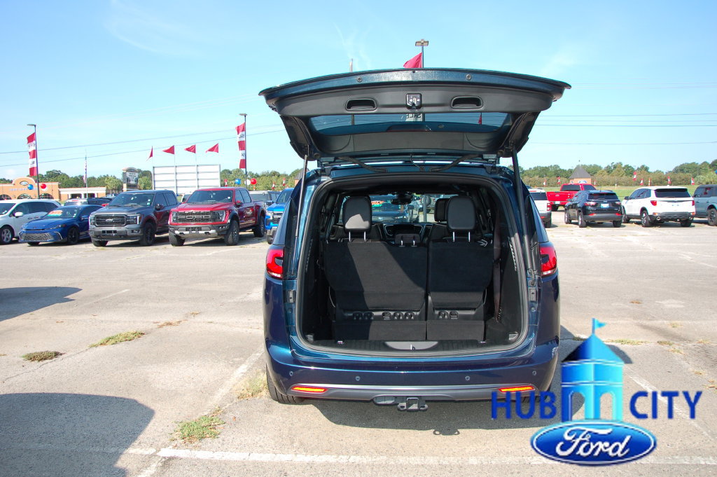 Used 2023 Chrysler Pacifica Limited w/ Uconnect Theater Family Group AWD/4WD image 21