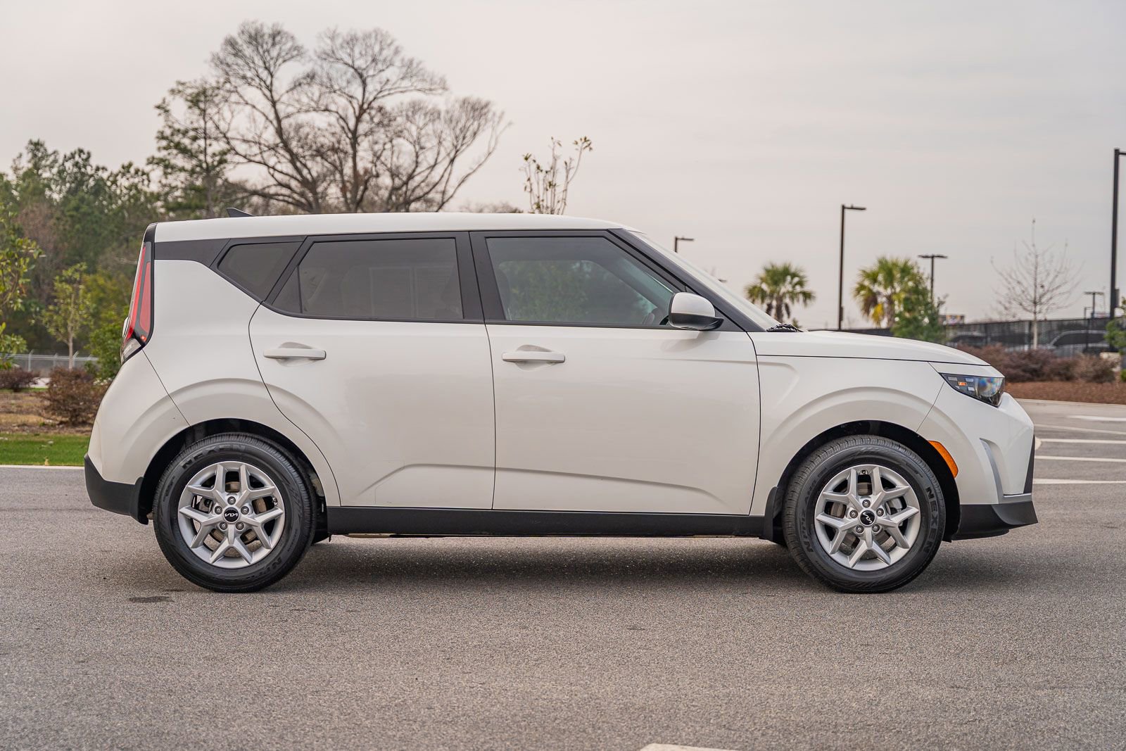 Used 2023 Kia Soul LX w/ LX Technology Package image 9