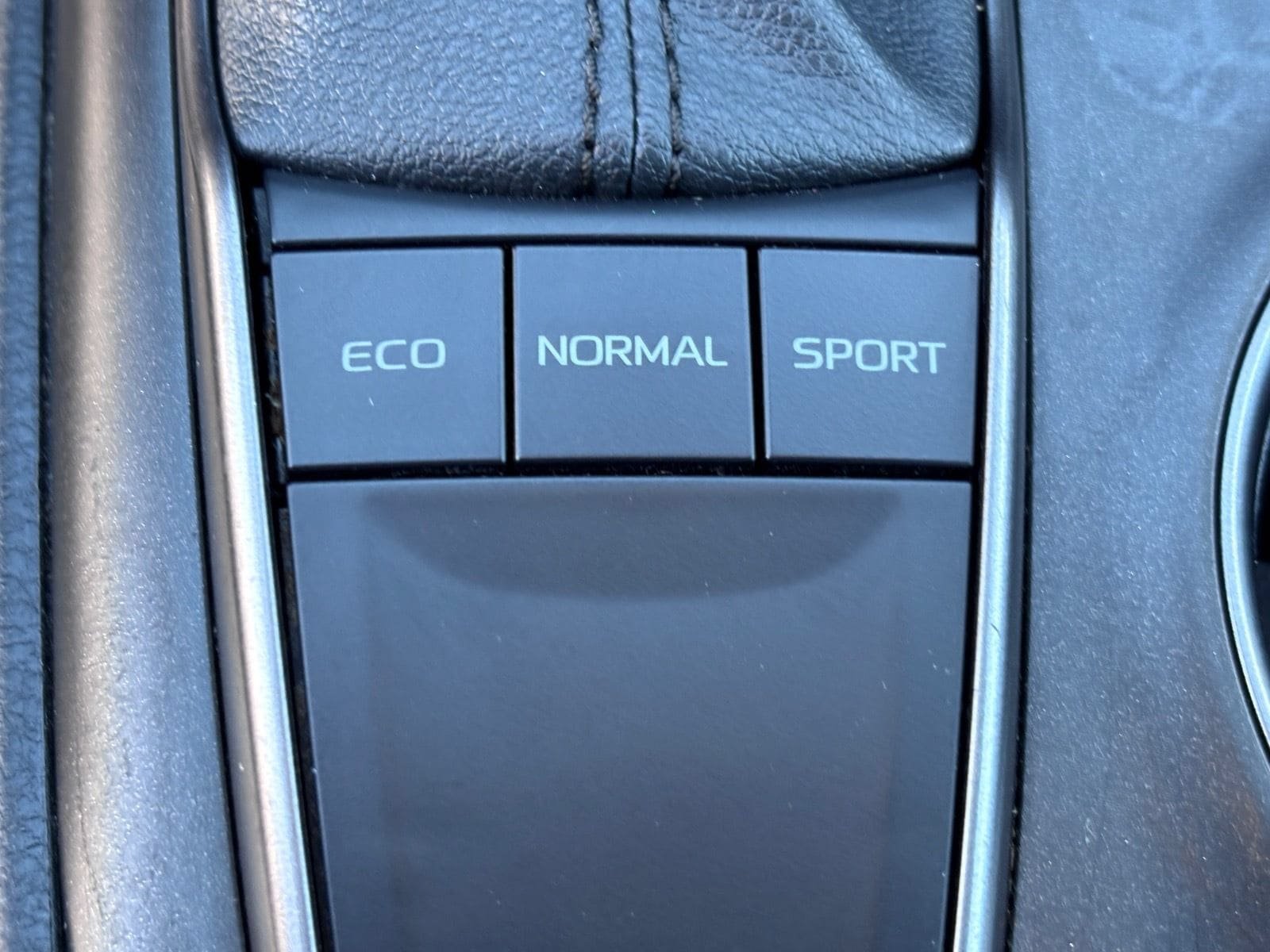 Used 2024 Toyota Camry SE FWD image 33