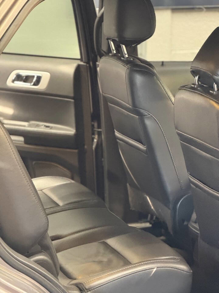 Used 2014 Ford Explorer XLT w/ Equipment Group 202A image 12