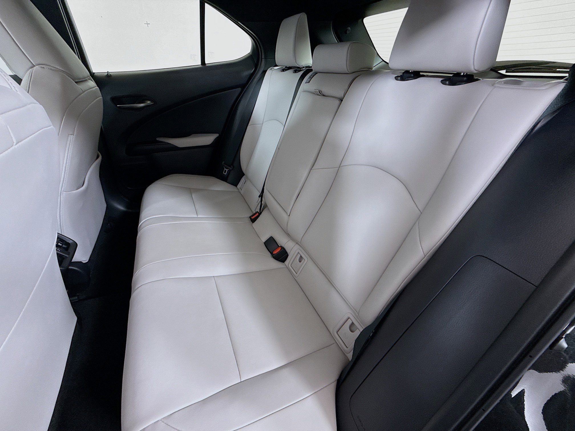 Used 2024 Lexus UX 250h AWD w/ Premium Package image 23