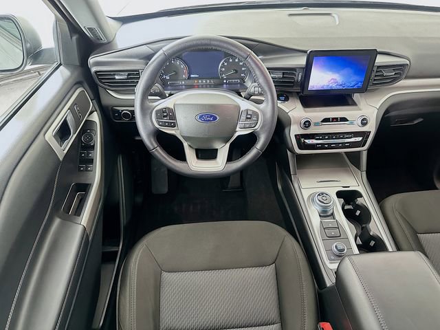 Used 2023 Ford Explorer XLT AWD/4WD image 4