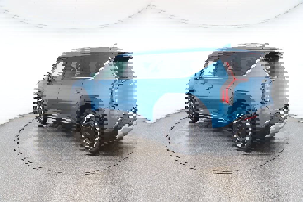 Used 2024 Kia EV9 Land image 3