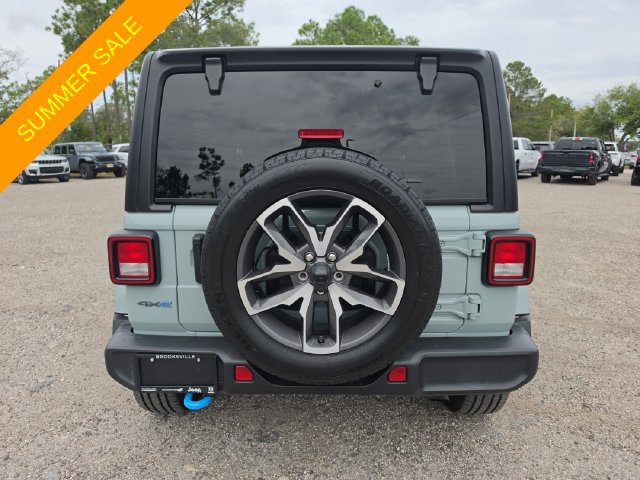 Certified 2024 Jeep Wrangler Unlimited w/ Convenience Group AWD/4WD image 5