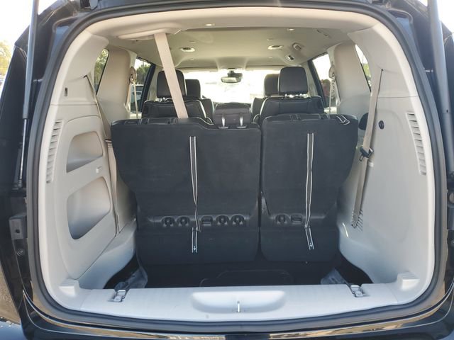 Used 2024 Chrysler Pacifica Touring-L image 9