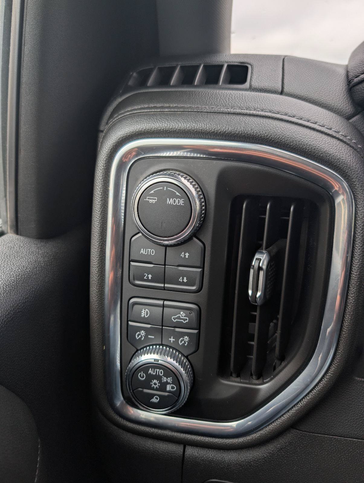Used 2023 GMC Sierra 2500 Denali w/ Denali Black Diamond Edition AWD/4WD image 23