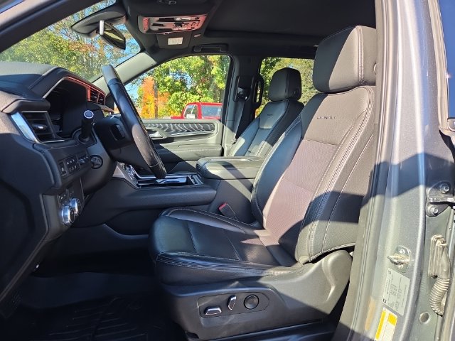 Used 2022 GMC Yukon XL Denali AWD/4WD image 11