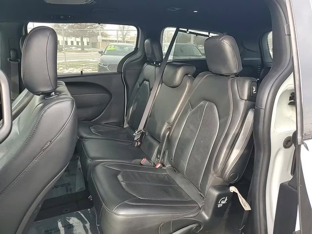 Used 2019 Chrysler Pacifica Touring-L image 27