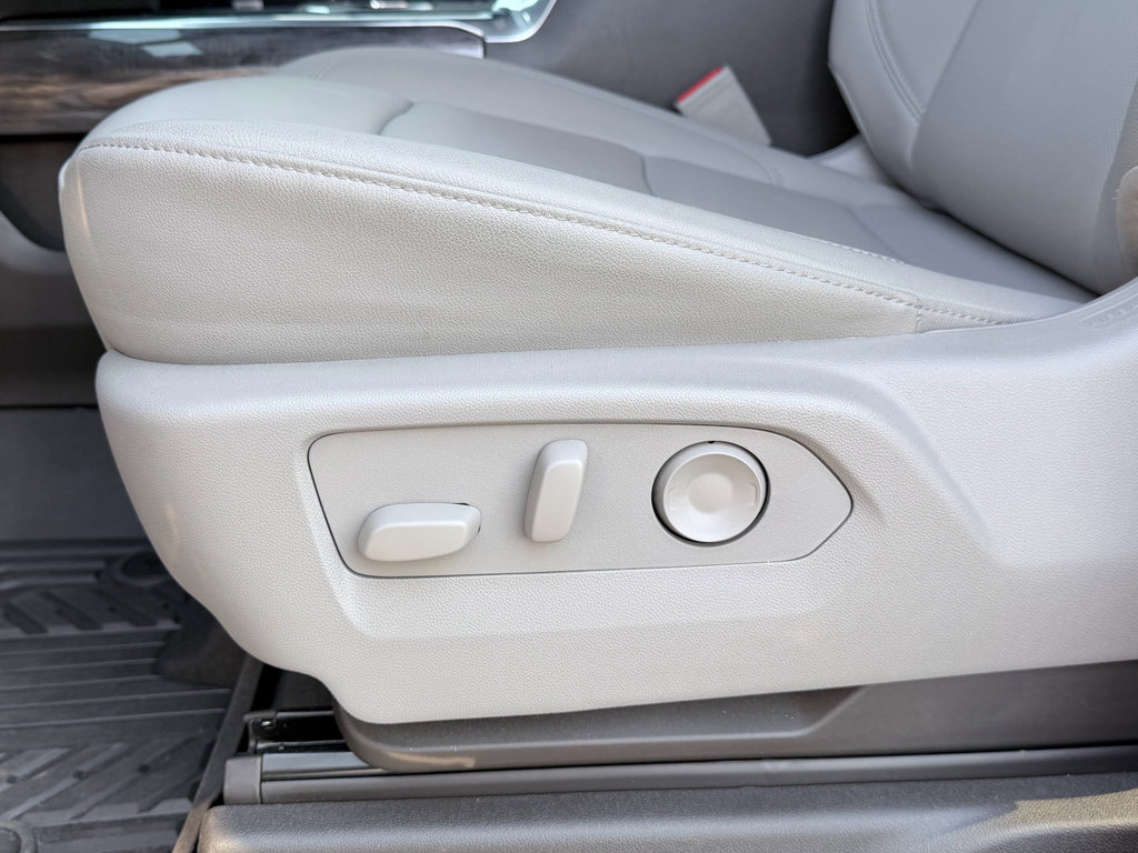 Used 2026 Chevrolet Silverado 2500 LTZ w/ LTZ Premium Package image 23