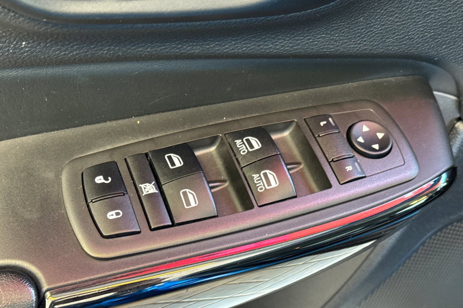 Used 2021 Jeep Cherokee Latitude Plus FWD image 14