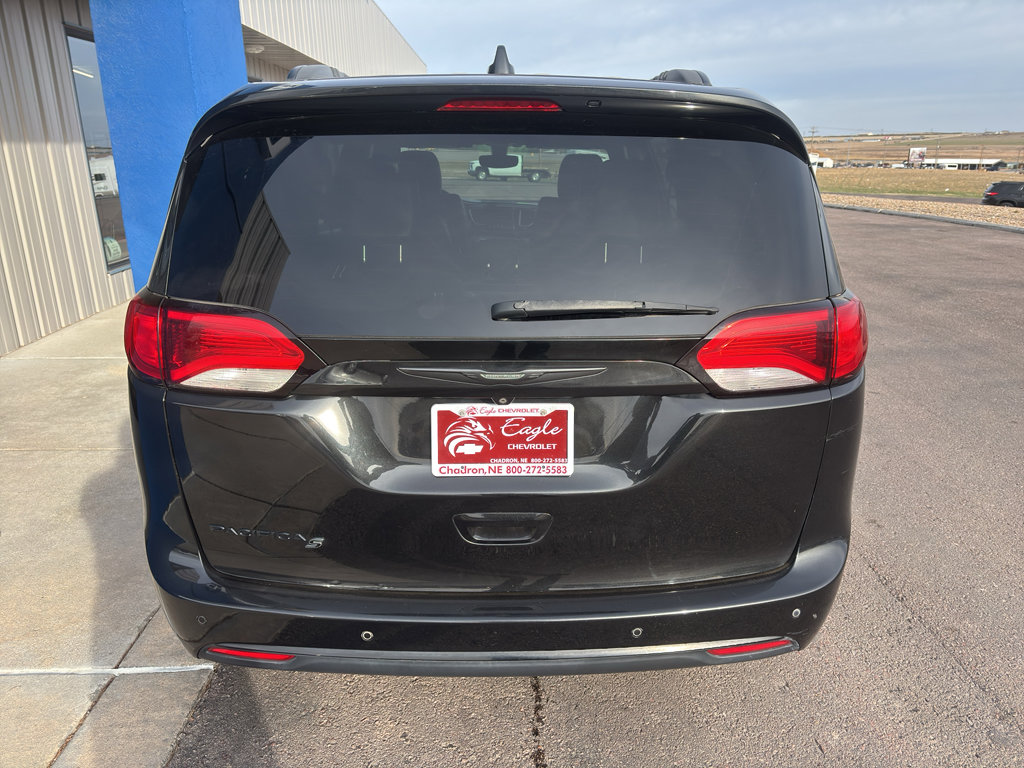Used 2018 Chrysler Pacifica Touring-L w/ Premium Audio Group image 7