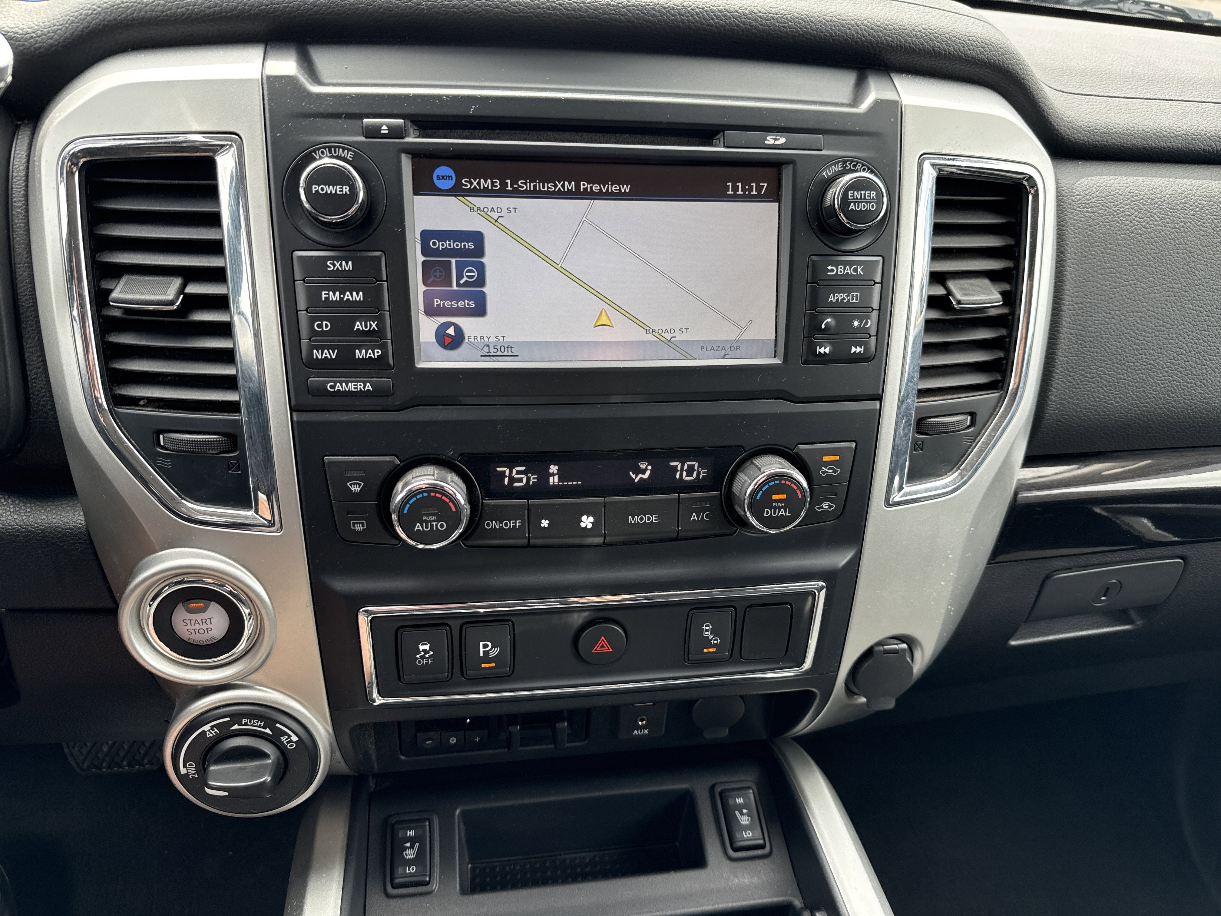 Used 2018 Nissan Titan SV w/ SV Convenience Package AWD/4WD image 24
