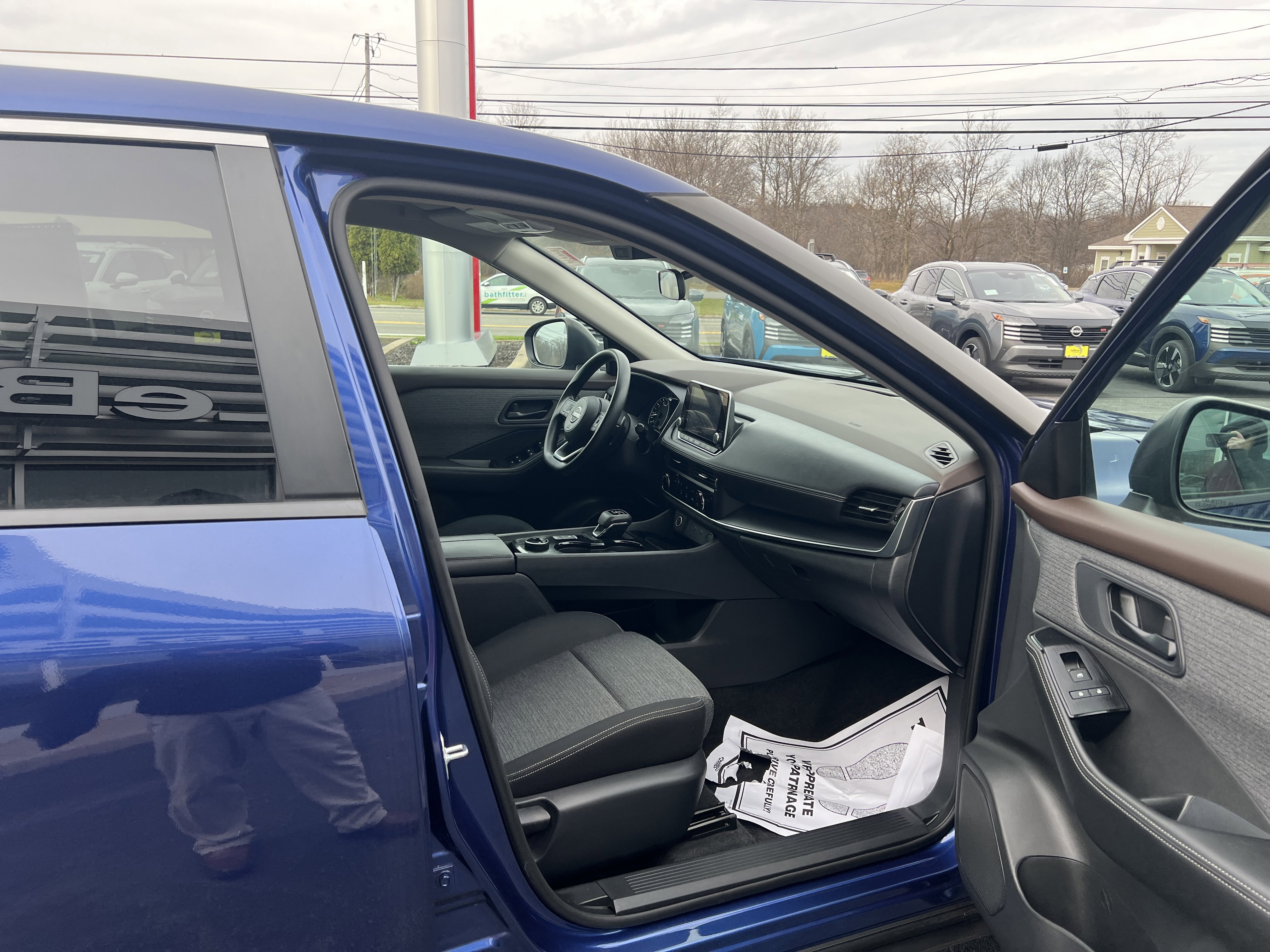 Used 2022 Nissan Rogue S image 13