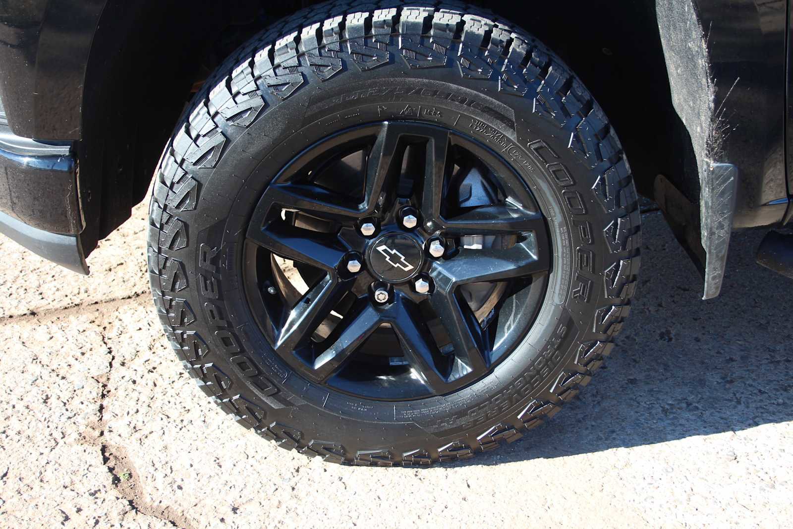 Used 2021 Chevrolet Silverado 1500 LT Trail Boss w/ Convenience Package II image 16