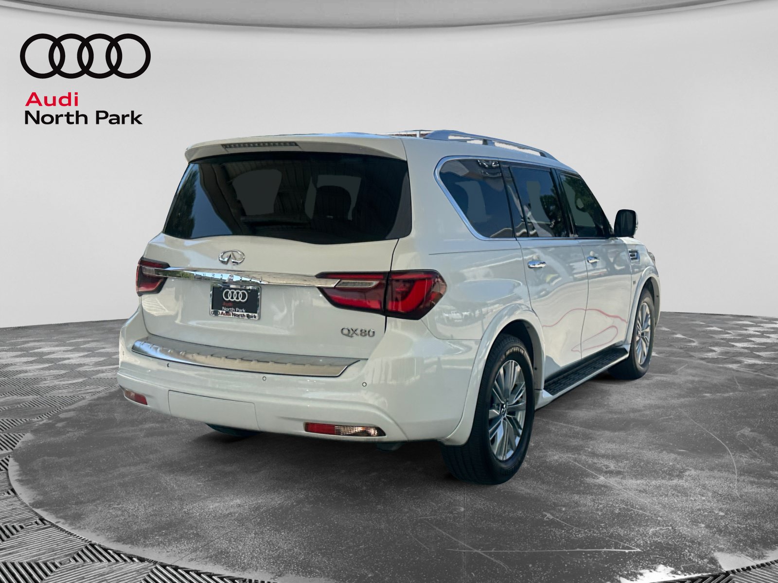 Used 2019 INFINITI QX80 Luxe w/ All-Season Package RWD image 5