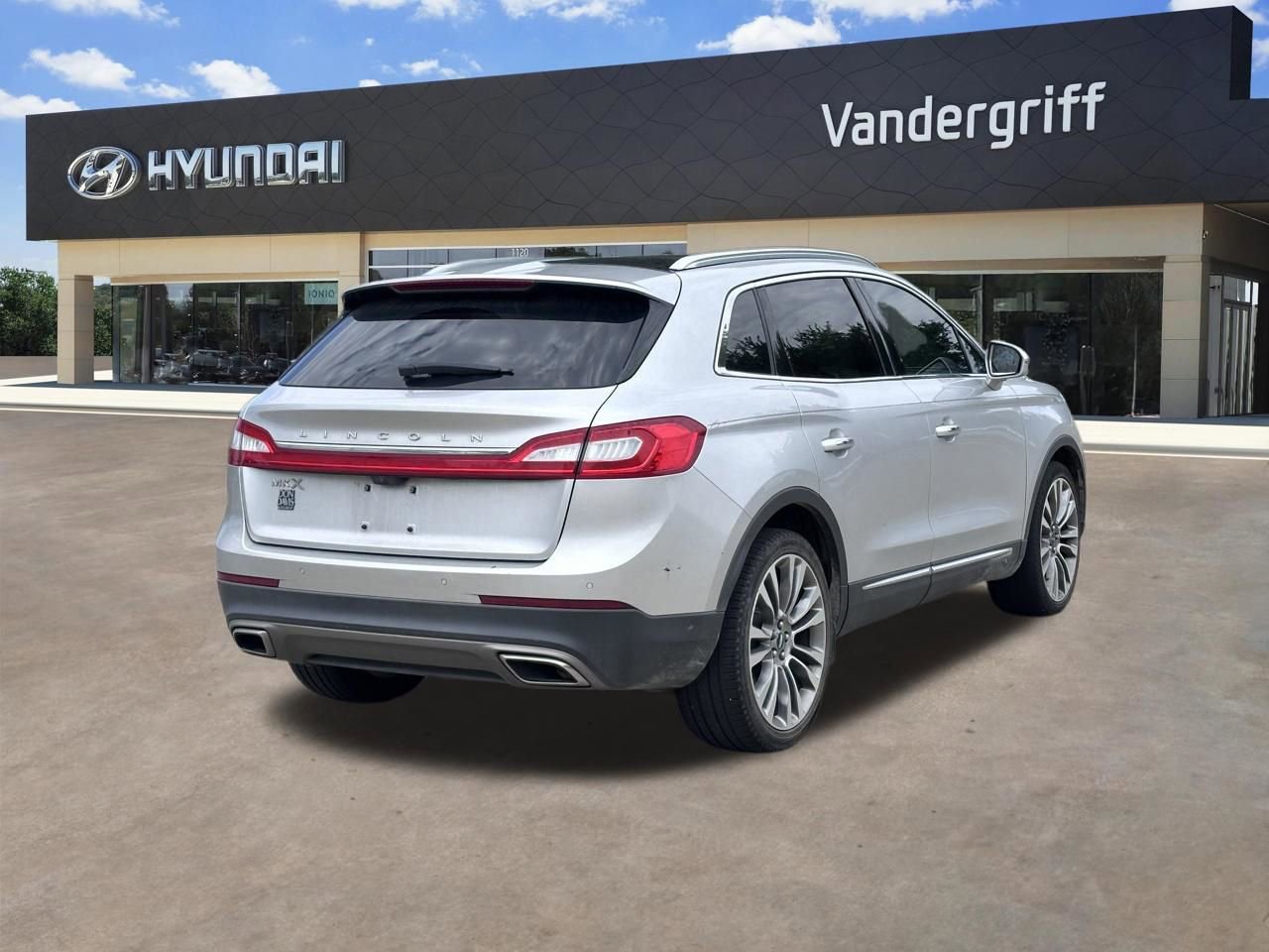Used 2016 Lincoln MKX Reserve w/ Luxury Package FWD image 9