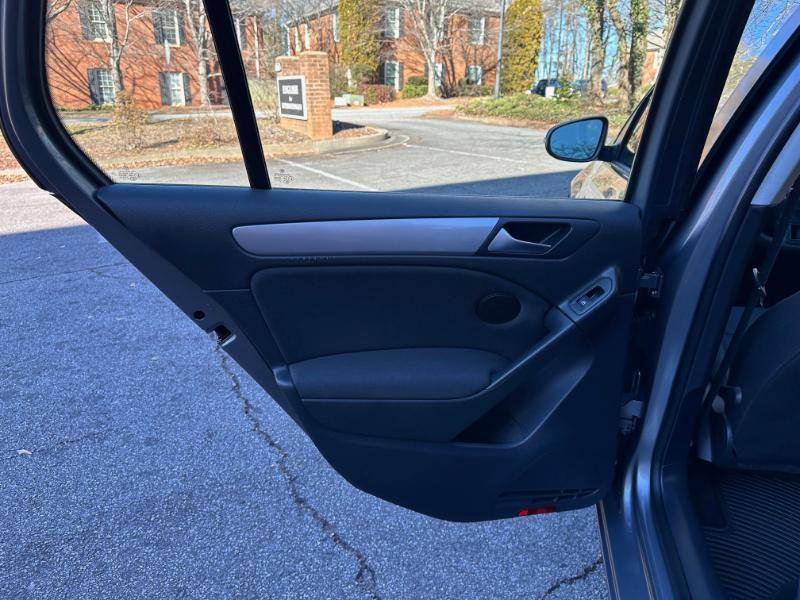 Used 2011 Volkswagen Golf 4-Door image 16