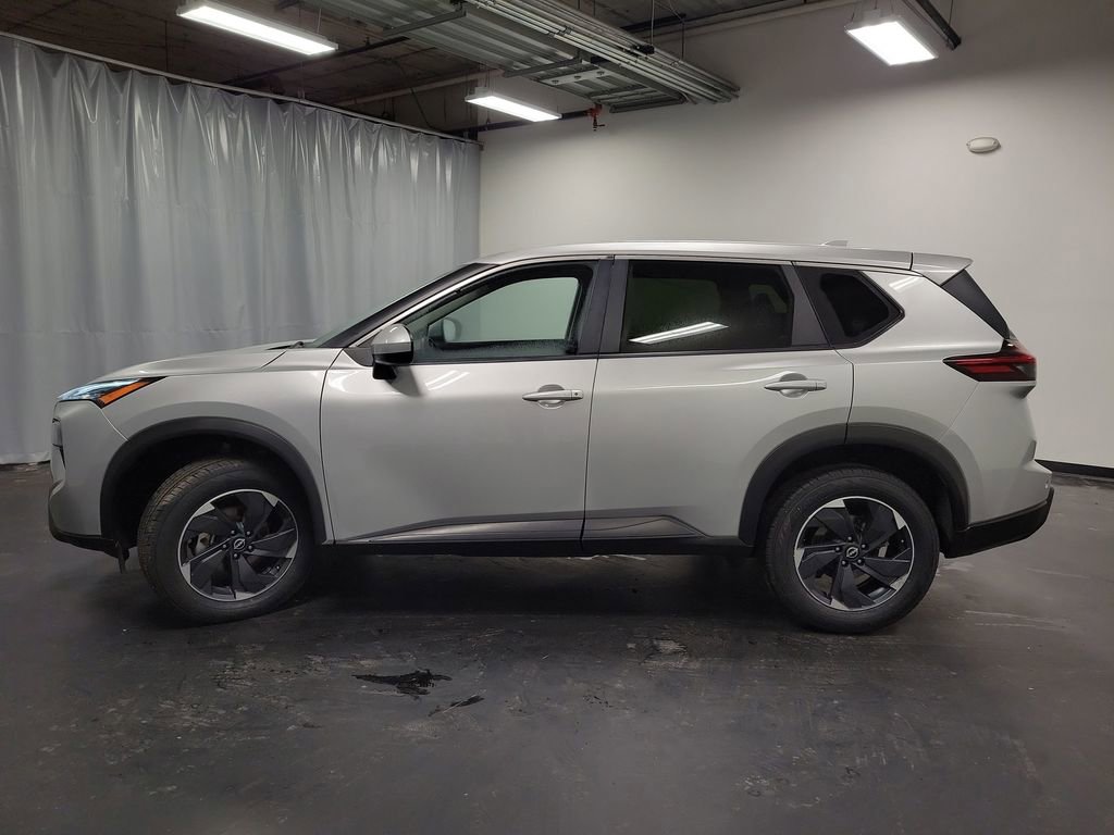 Used 2024 Nissan Rogue SV image 5