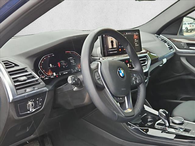 Used 2025 BMW X4 xDrive30i image 10