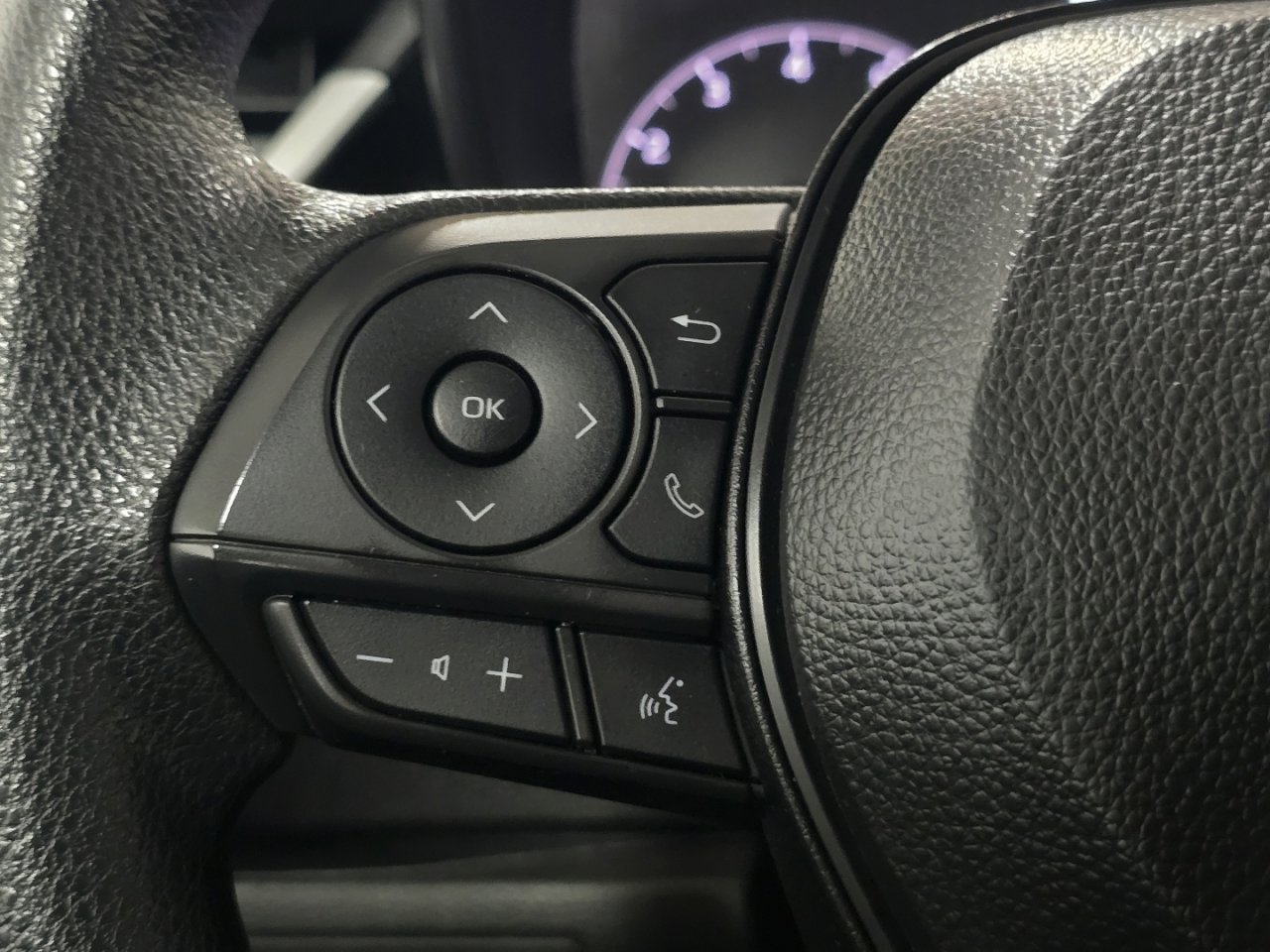 Certified 2025 Toyota Corolla LE image 30