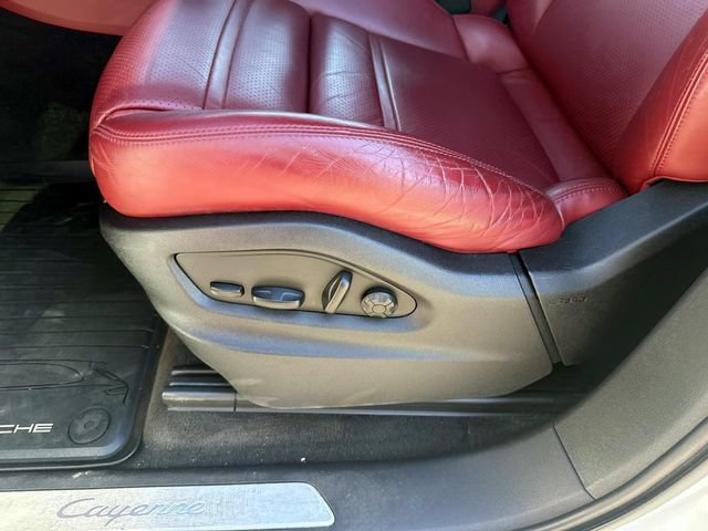 Used 2022 Porsche Cayenne AWD/4WD image 18