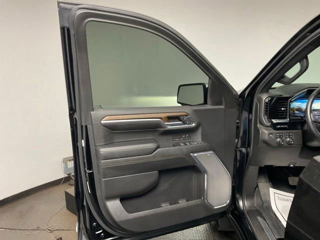 Used 2024 Chevrolet Silverado 1500 High Country w/ Technology Package AWD/4WD image 12