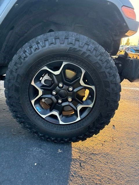 Used 2022 Jeep Wrangler Unlimited Rubicon 4xe w/ Cold Weather Group AWD/4WD image 3