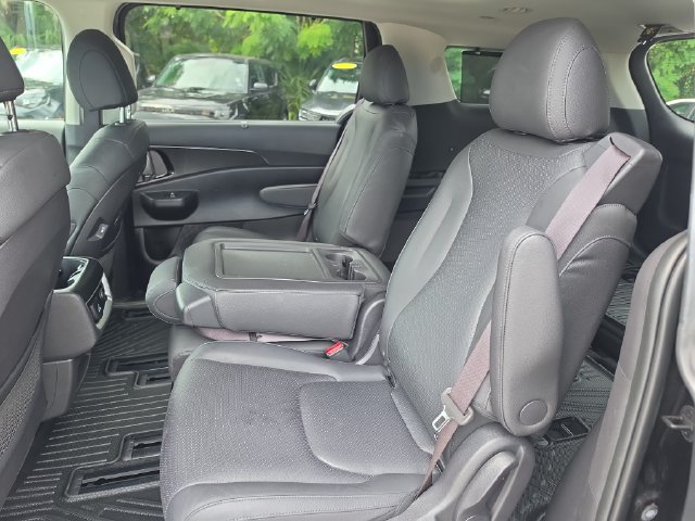 Certified 2025 Kia Carnival SX Prestige FWD image 12