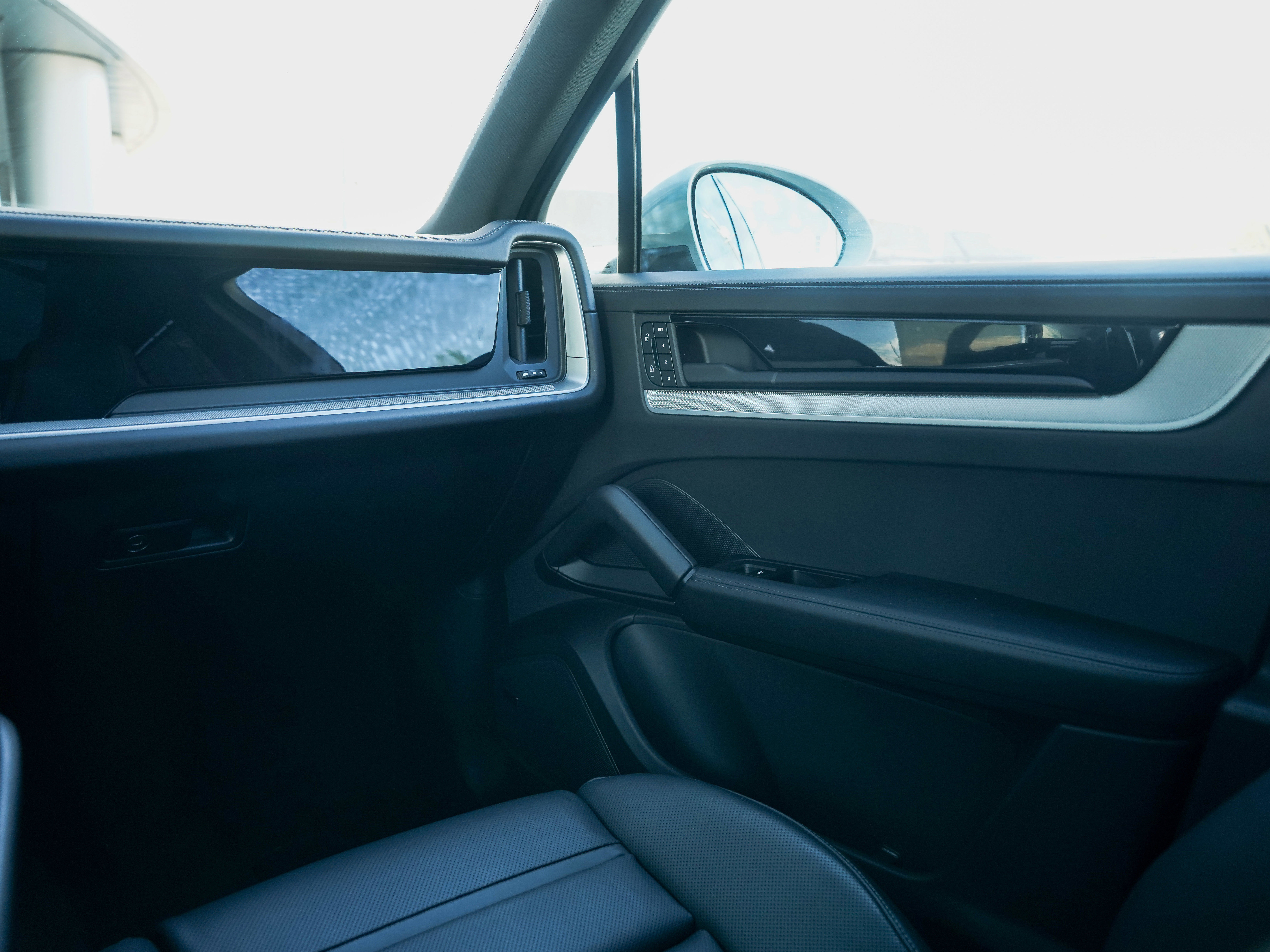 Certified 2025 Porsche Cayenne S image 26