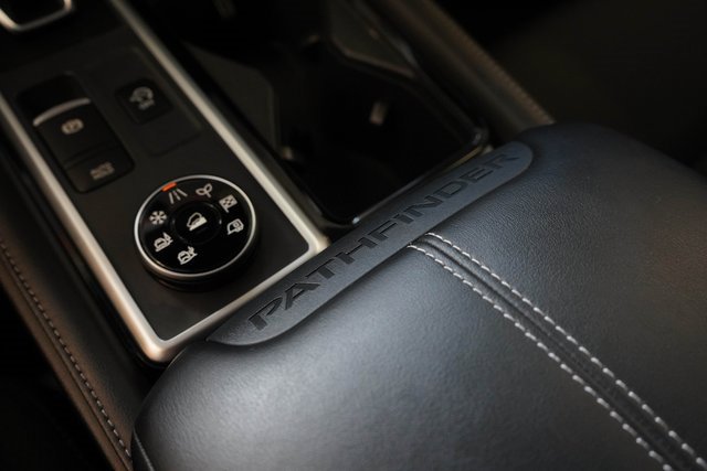 Used 2024 Nissan Pathfinder SV image 30