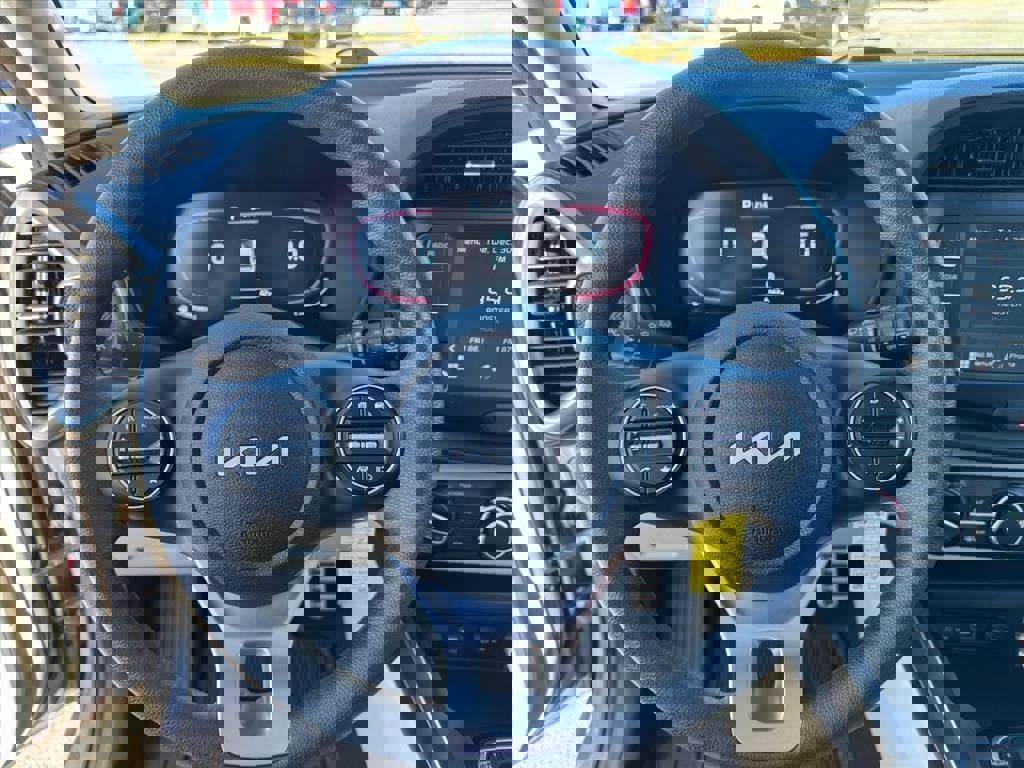 Used 2025 Kia Soul LX w/ LX Technology Package image 18