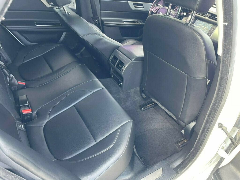 Used 2017 Jaguar XF RWD image 28