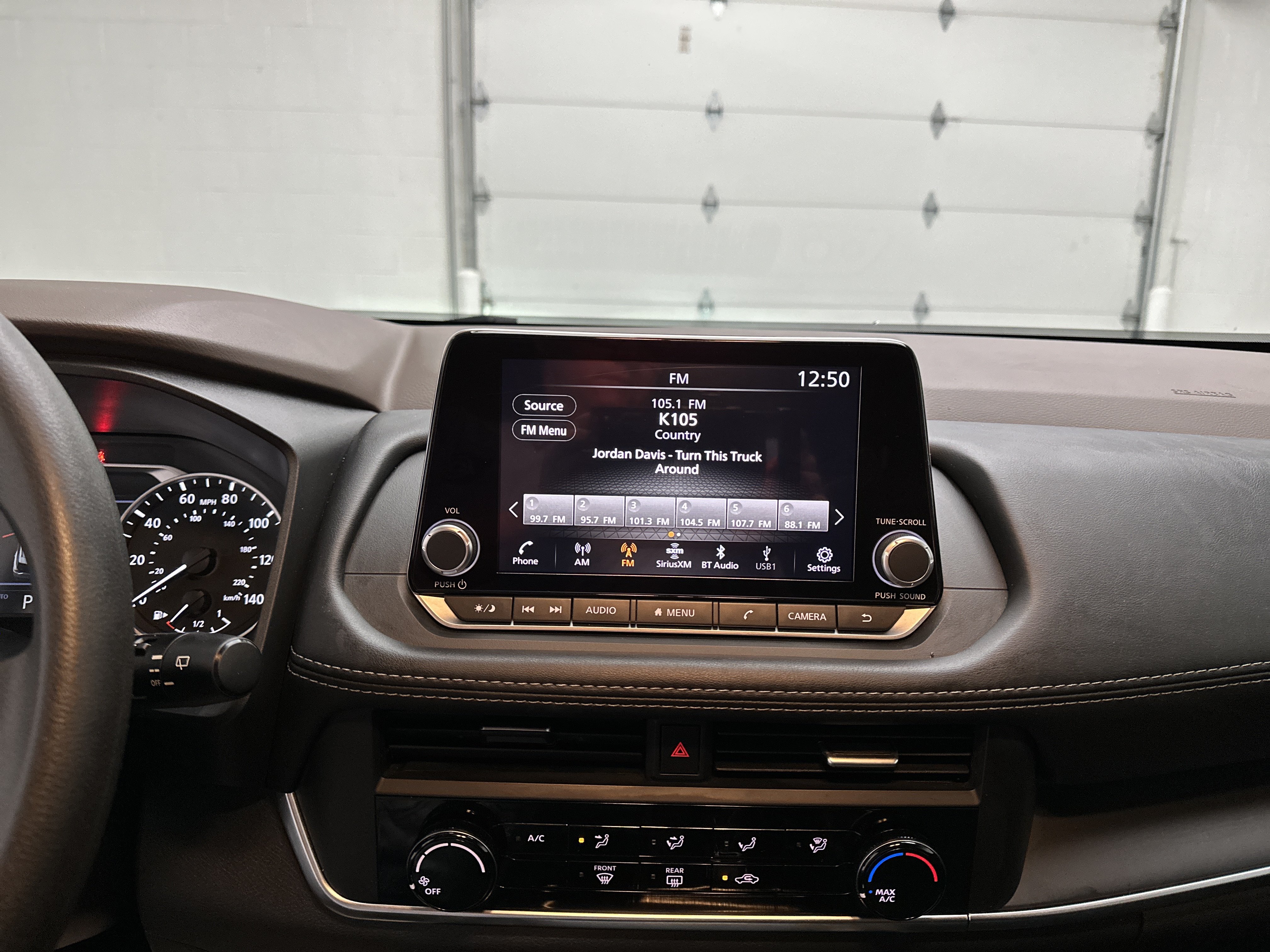 Used 2023 Nissan Rogue S AWD/4WD image 29
