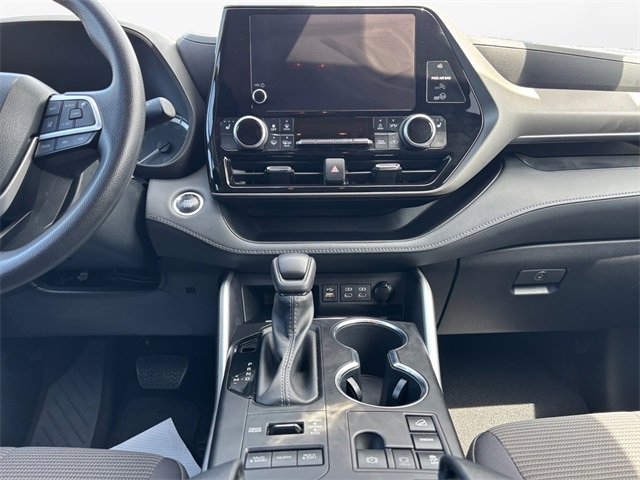 Used 2023 Toyota Highlander LE image 11