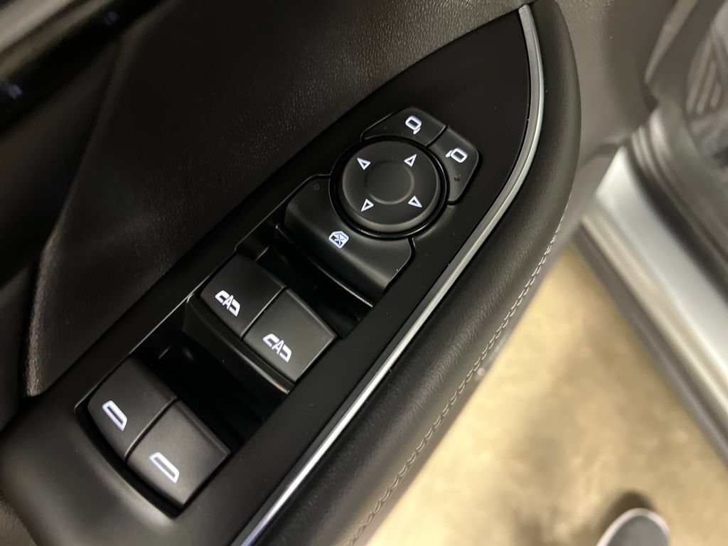 Certified 2023 Buick Envision Essence w/ Technology Package I AWD/4WD image 16