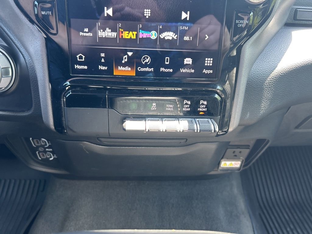 Used 2023 RAM 1500 Laramie AWD/4WD image 19