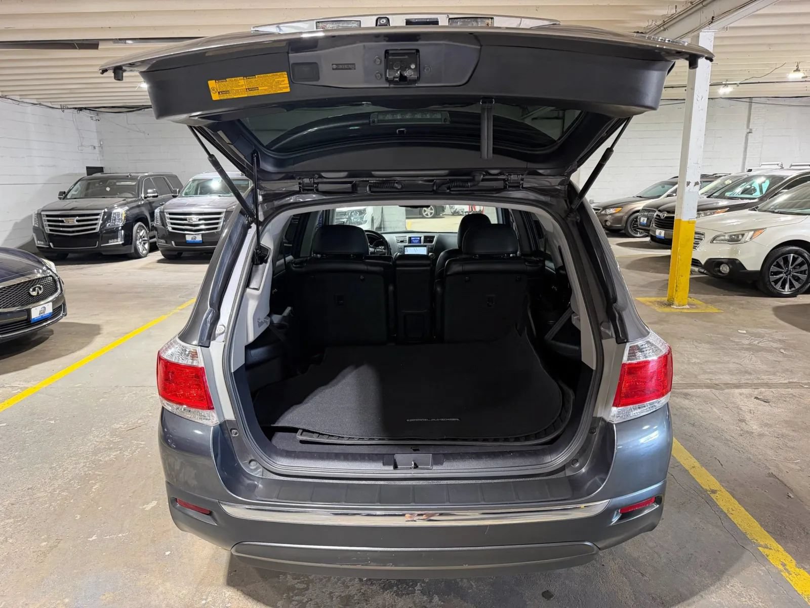 Used 2012 Toyota Highlander Limited w/ Tow Pkg AWD/4WD image 7