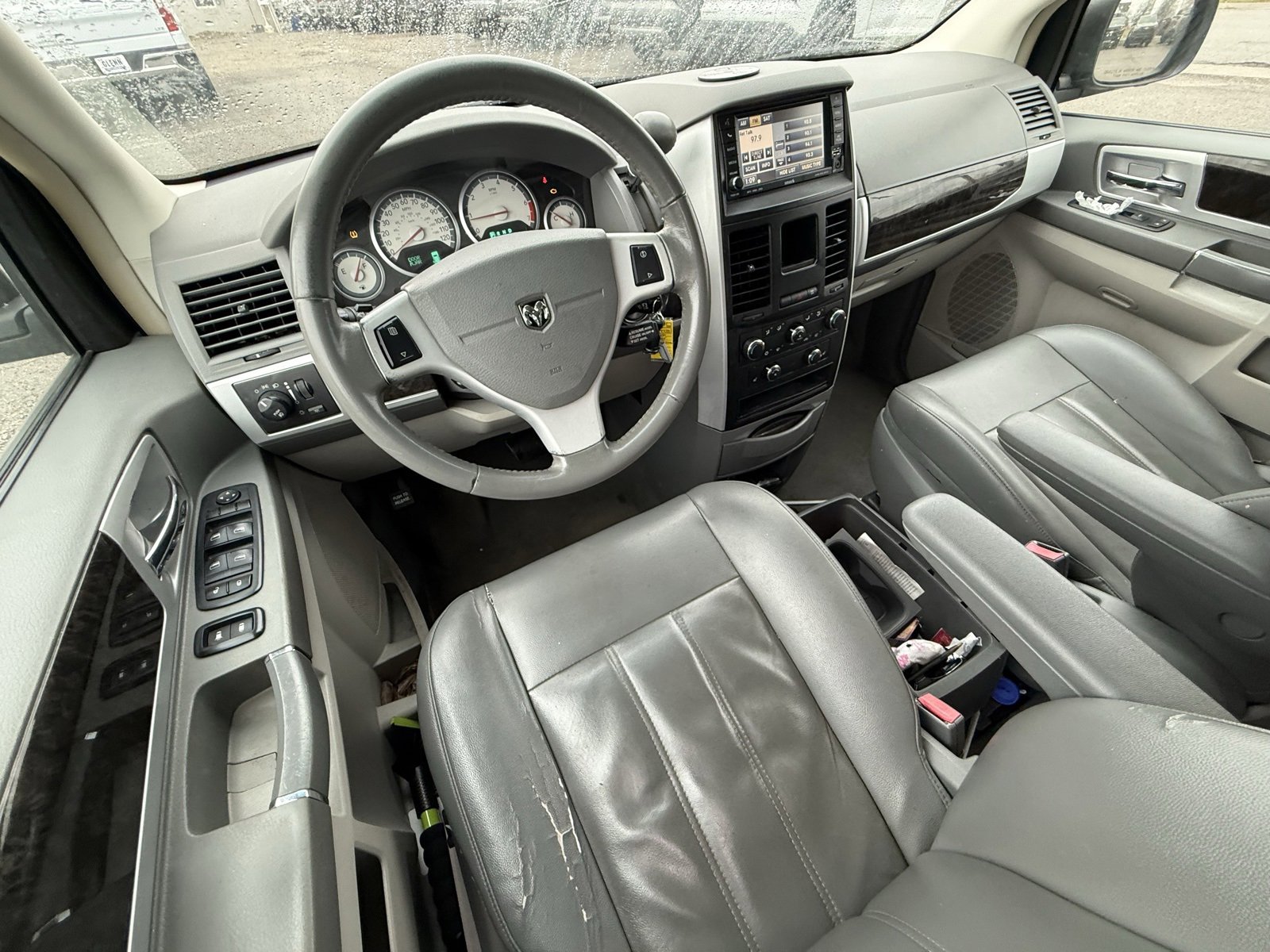 Used 2010 Dodge Grand Caravan SXT image 14