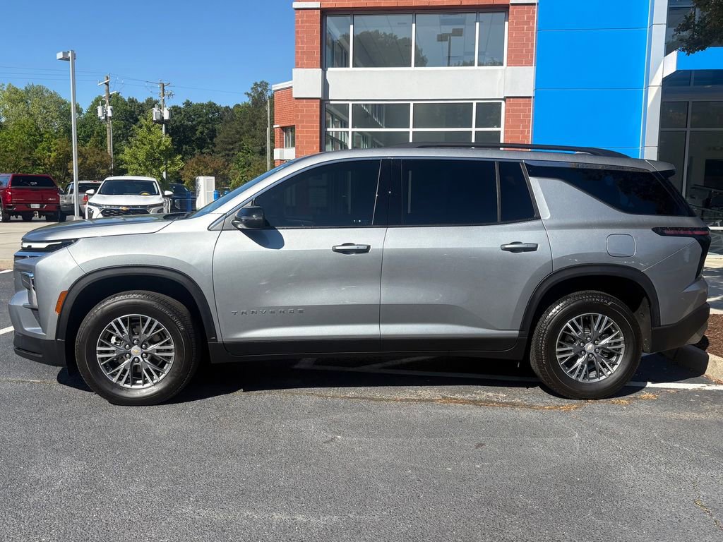 Used 2025 Chevrolet Traverse LT AWD/4WD image 2