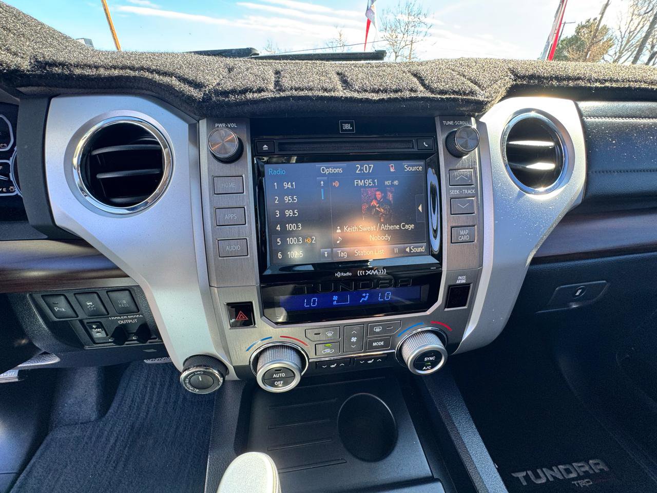 Used 2018 Toyota Tundra Limited w/ Limited Premium Package AWD/4WD image 22